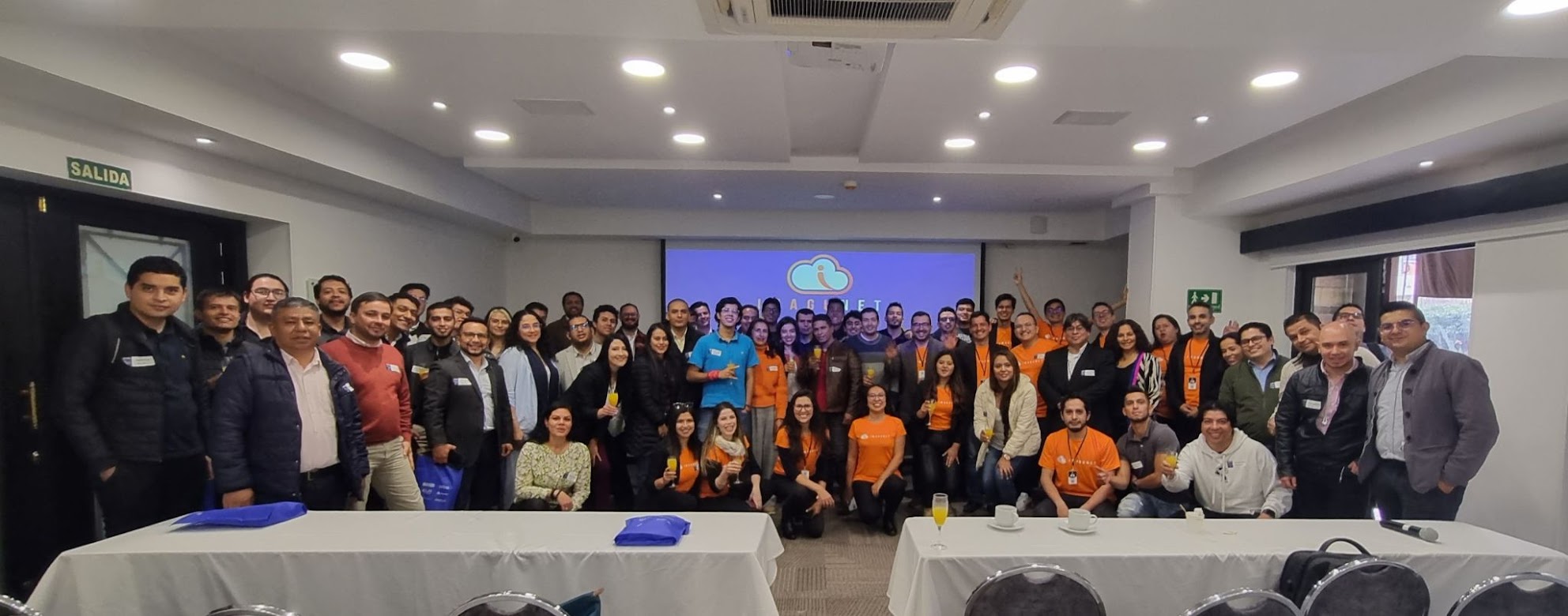 Algunos de los expertos en el campo que asistieron al encuentro de código abierto organizado por Imagunet en Bogotá, Colombia